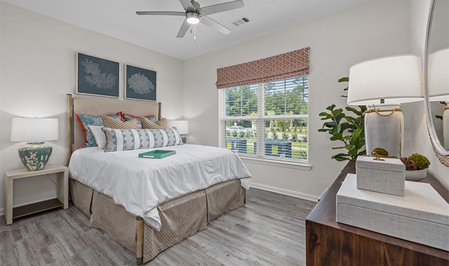 bedroom with ceiling fan